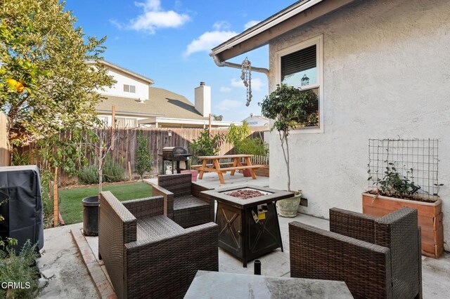 view of patio with an outdoor fire pit and grilling area