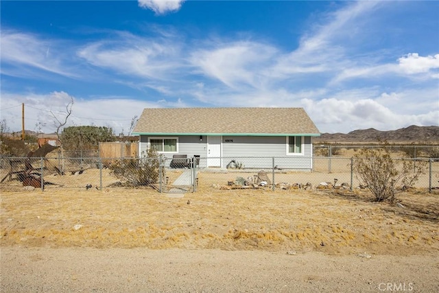 view of front of house featuring a mountain view