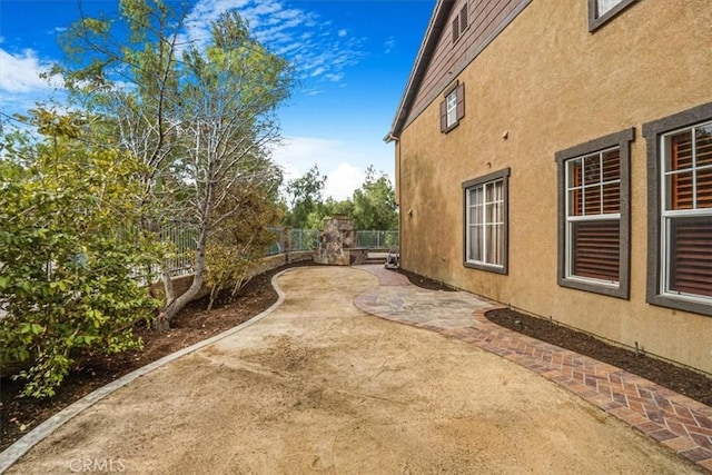 view of yard featuring a patio