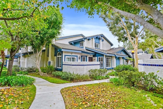 view of front of property