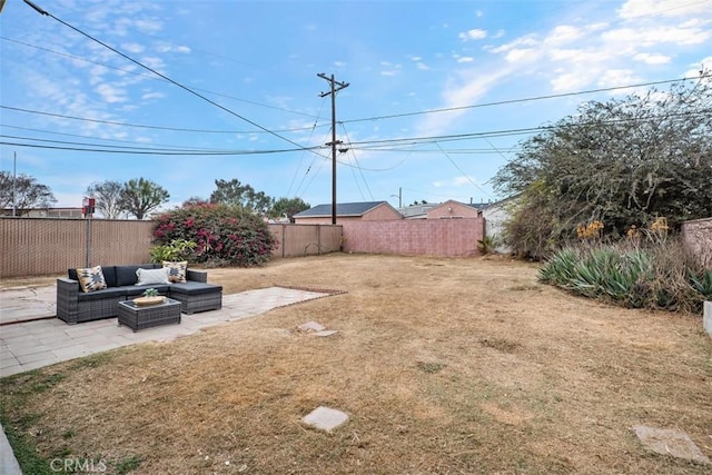 view of yard featuring an outdoor hangout area and a patio