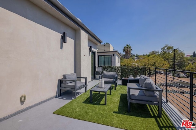 view of yard featuring an outdoor hangout area and a balcony