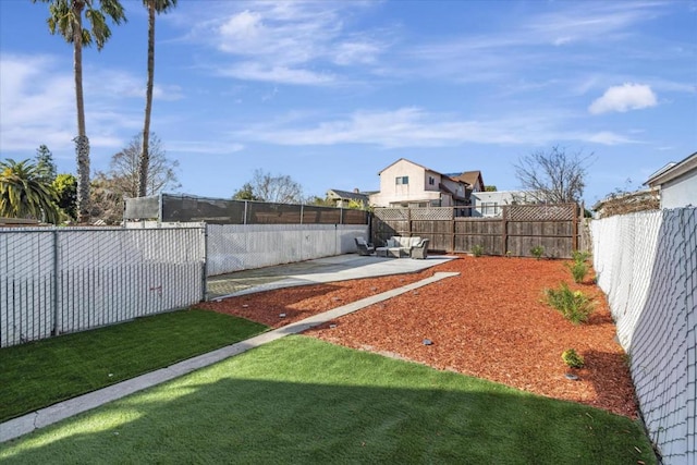 view of yard featuring a patio area