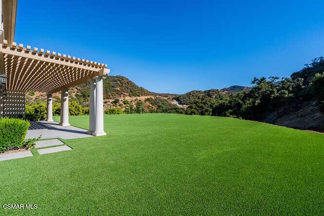 view of yard featuring a mountain view and a pergola