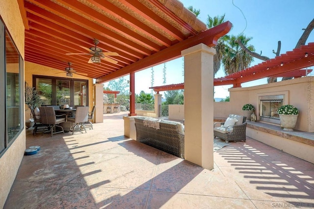 view of patio with an outdoor hangout area and ceiling fan