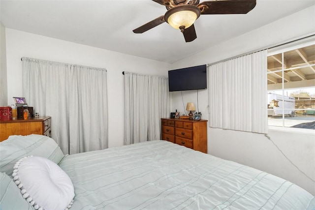 bedroom with ceiling fan