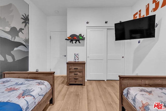 bedroom featuring light hardwood / wood-style floors and a closet