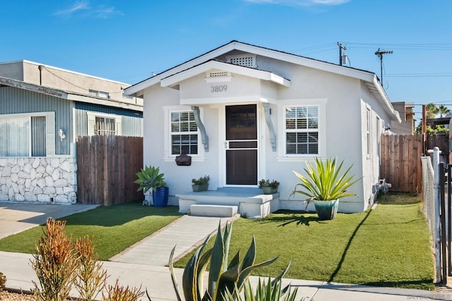 view of front facade featuring a front yard