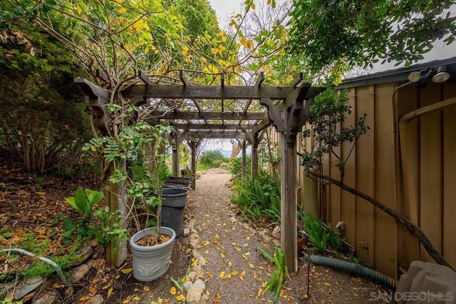 view of yard featuring a pergola