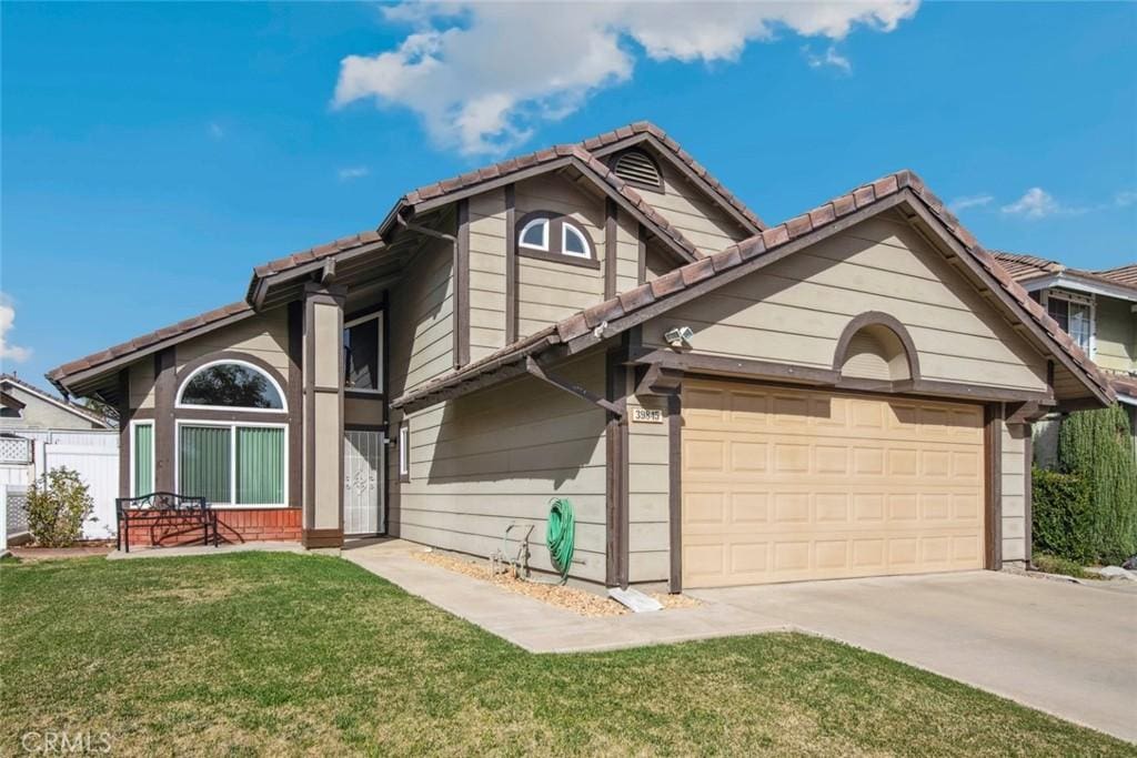 view of front of property featuring a garage and a front yard