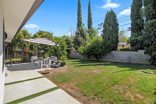 view of yard with a patio area