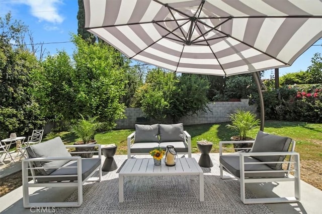 view of patio with outdoor lounge area