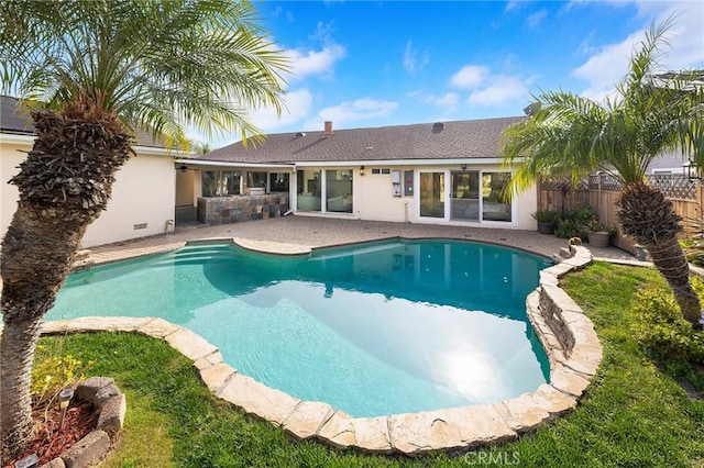 view of swimming pool featuring a patio