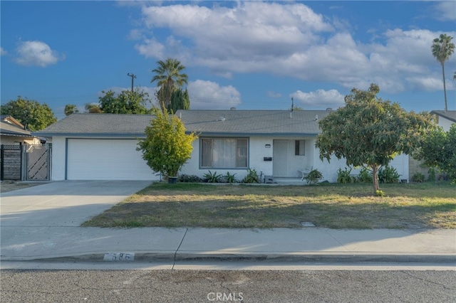 view of front facade featuring a front yard and a garage