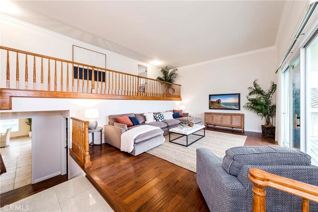 living room featuring hardwood / wood-style flooring and crown molding