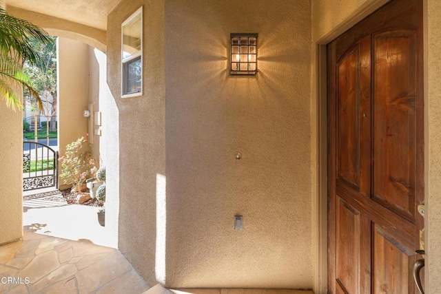 entrance to property featuring covered porch