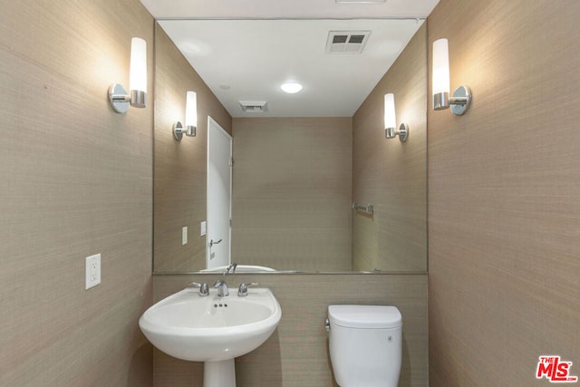 bathroom featuring sink and toilet