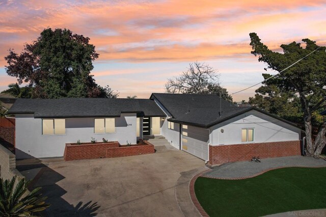 view of front of house featuring a garage and a lawn