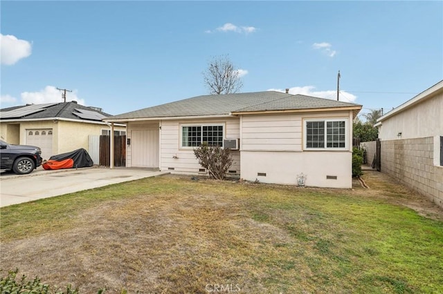 view of front of home featuring a front yard