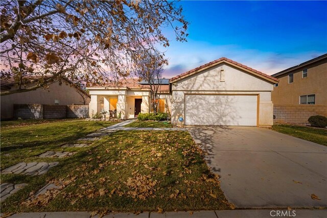 view of front of house with a lawn and a garage