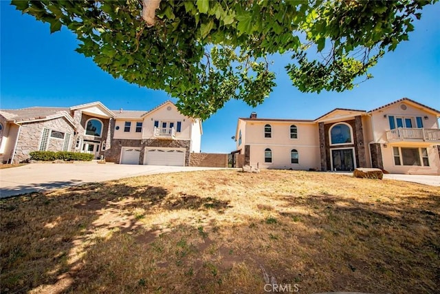 view of front of home featuring a garage and driveway