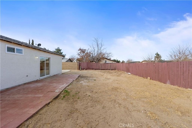 view of yard featuring a patio area