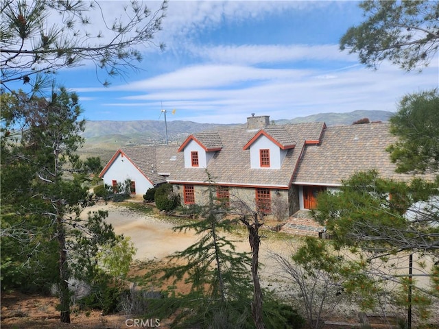 view of front of house featuring a mountain view