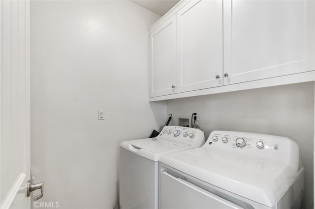 laundry room featuring cabinets and independent washer and dryer