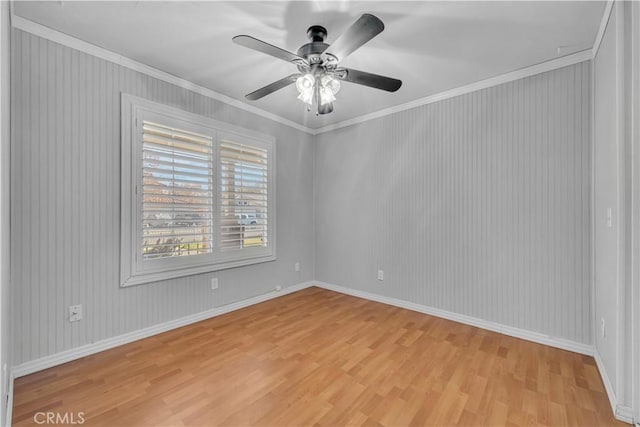 unfurnished room with light wood-type flooring, ceiling fan, and crown molding