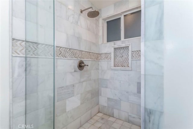 bathroom featuring tiled shower