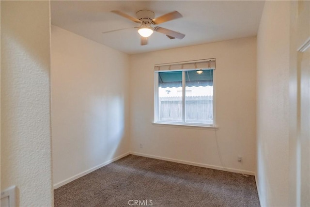 unfurnished room featuring ceiling fan and carpet