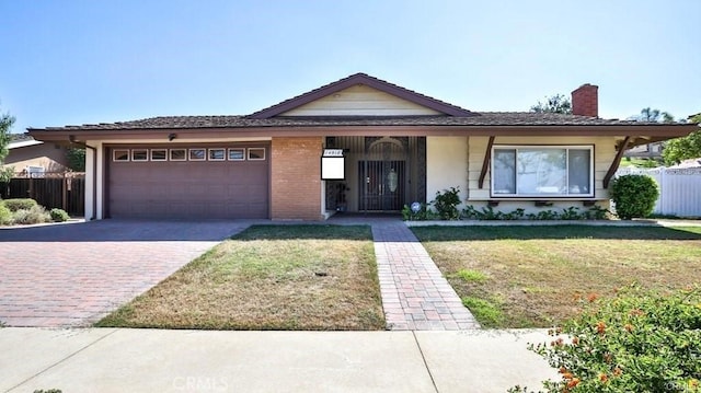 view of front facade featuring a front lawn and a garage