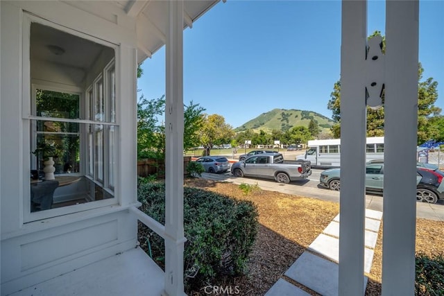 view of yard with a mountain view