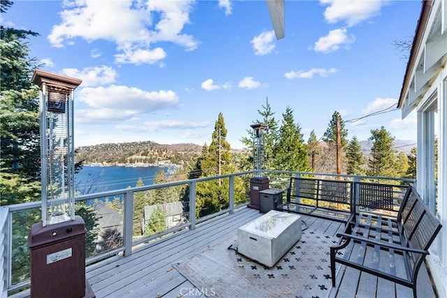 347 Emerald Dr, Lake Arrowhead, CA 92352 - wooden terrace with a water view