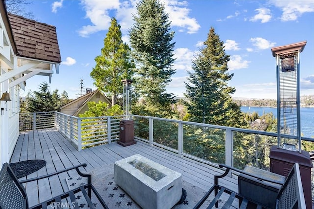 347 Emerald Dr, Lake Arrowhead, CA 92352 - wooden terrace with a water view