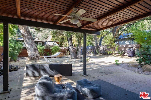 view of patio featuring ceiling fan and outdoor lounge area