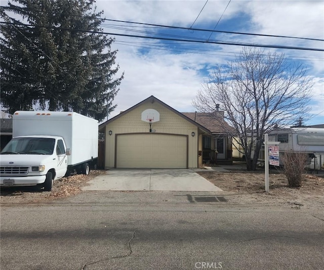 view of front facade with a garage