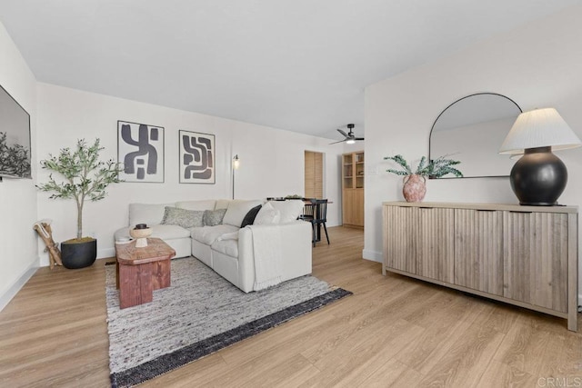 living room featuring light hardwood / wood-style floors and ceiling fan