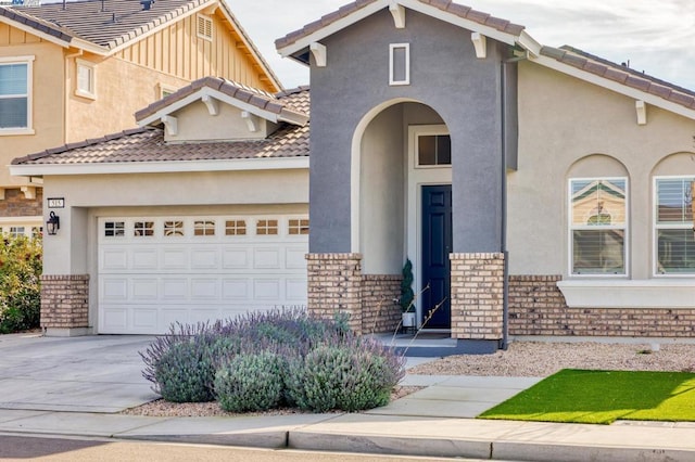 view of front facade with a garage