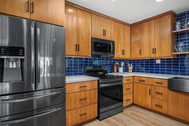 kitchen with stainless steel fridge with ice dispenser, sink, backsplash, light hardwood / wood-style floors, and black range with electric cooktop