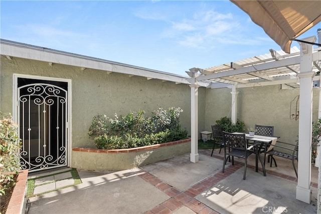 view of patio featuring a pergola