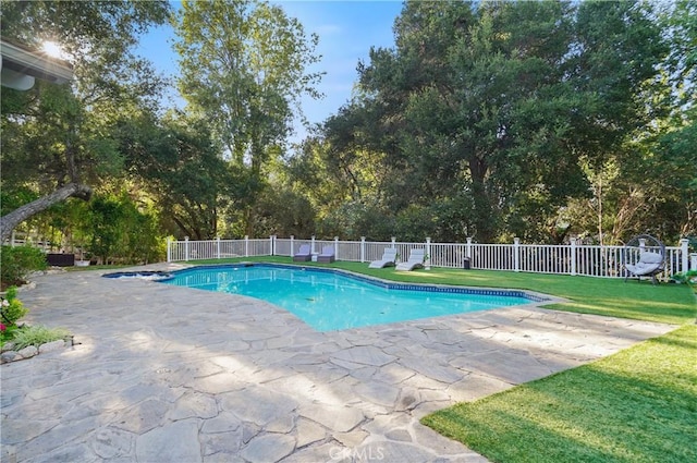 view of pool featuring a yard, a pool with connected hot tub, a fenced backyard, and a patio