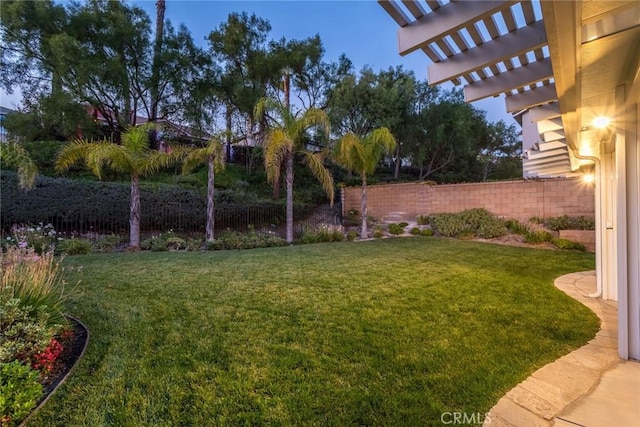 view of yard featuring a pergola