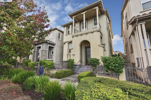 view of front of home featuring a balcony