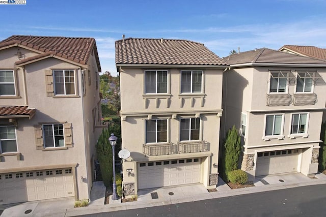 view of front facade with a garage