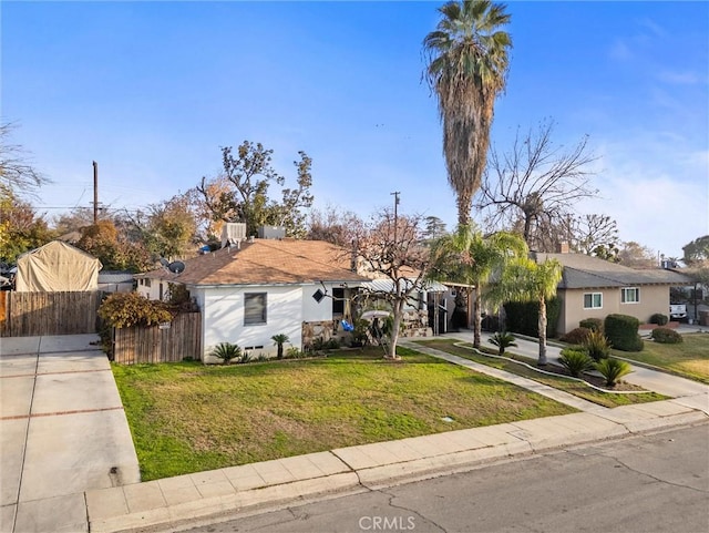 view of front of house featuring central AC unit and a front yard