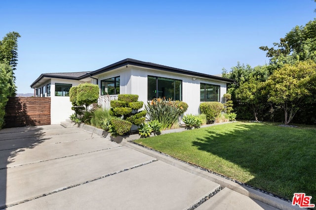 view of front of property with a front lawn