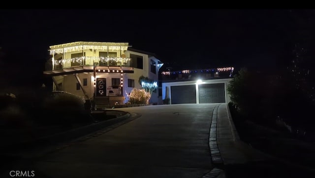 view of front of home featuring a balcony