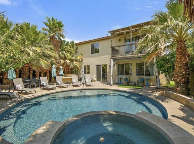 view of pool with a patio and an in ground hot tub