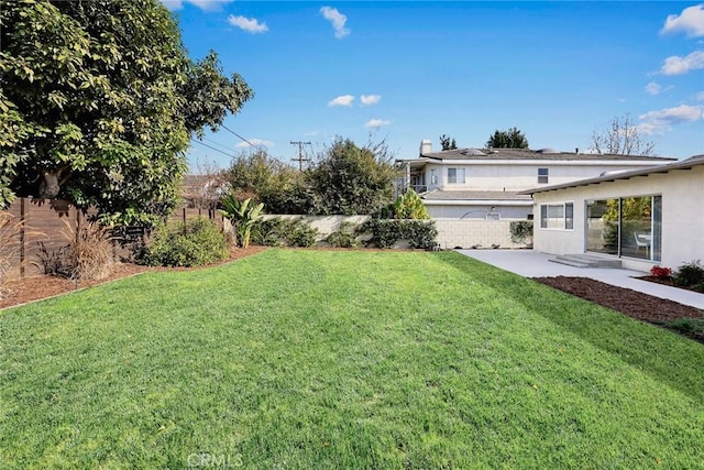 view of yard featuring a patio